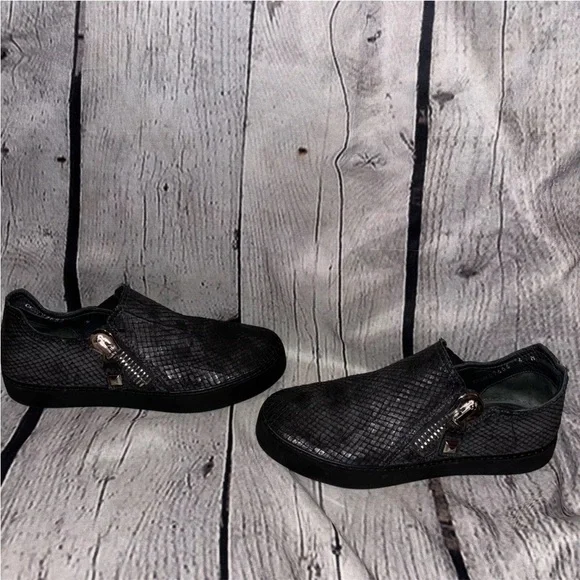 Stuart Weitzman Womens Charcoal Snake Skin Leather Rumpus Sneaker Size 6 Flats - Picture 3 of 8